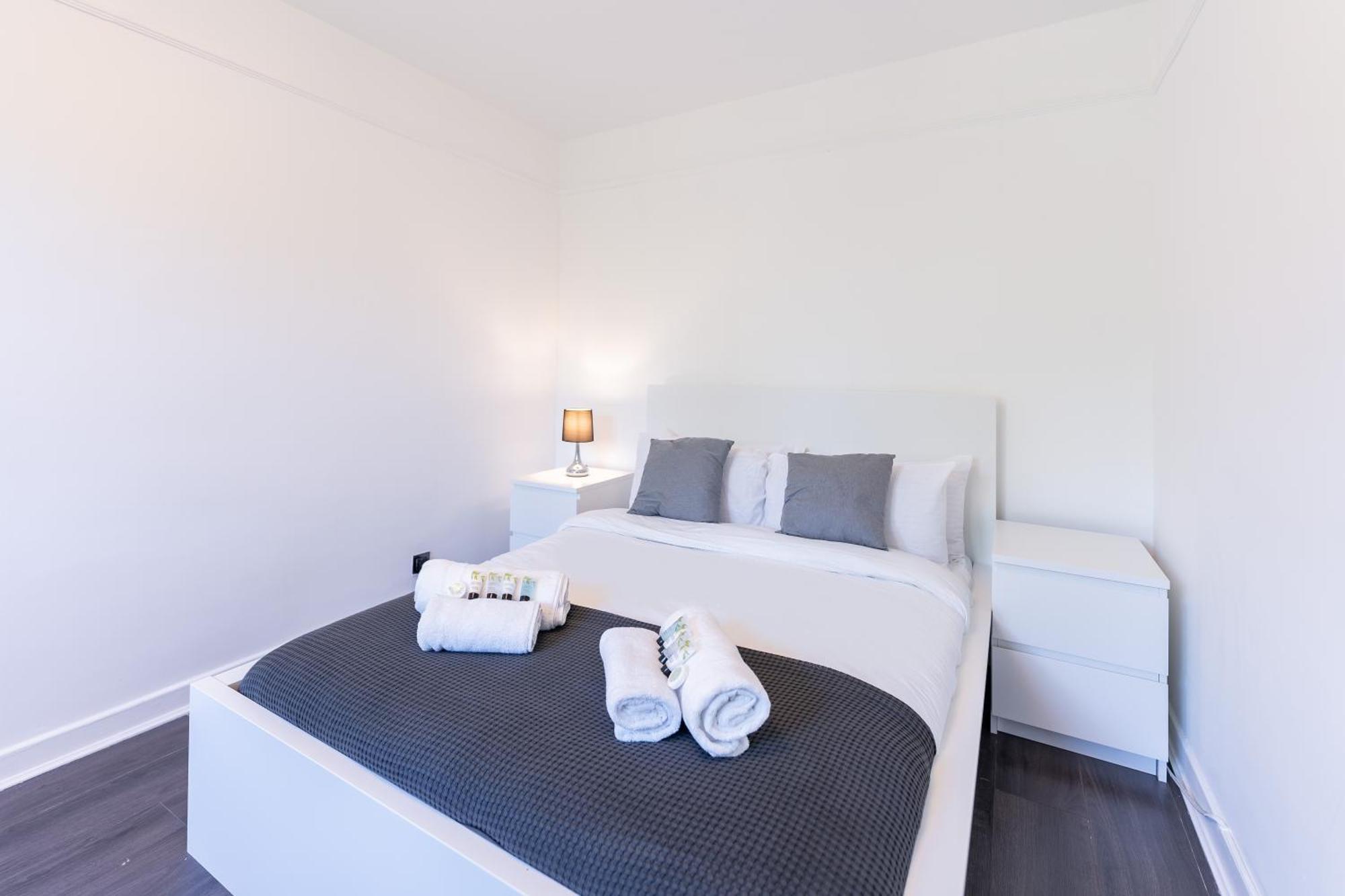 Luxury 3 Bedroom Flat With Balcony In Westbourne Park Londýn Exteriér fotografie